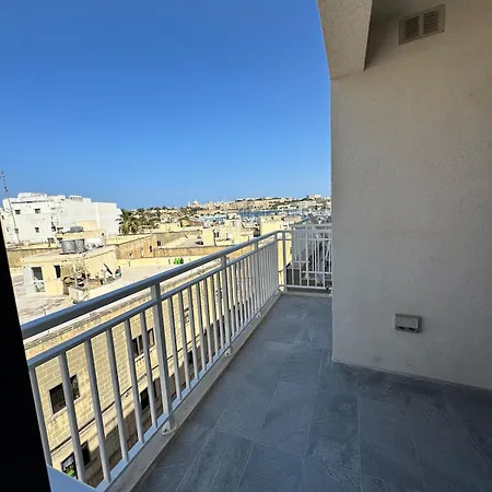 Sea View Seafront Luxury 3-bedroom Apartament Gzira