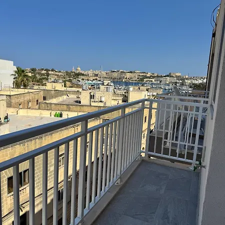 Sea View Seafront Luxury 3-bedroom Gzira