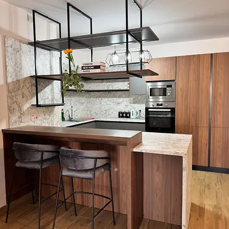 Апартаменты Sea View Seafront Luxury 3-bedroom