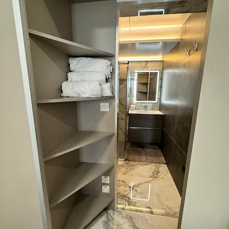 Sea View Seafront Luxury 3-bedroom アパート *