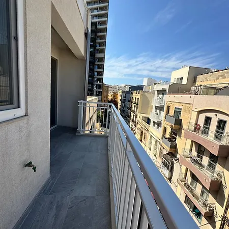 Sea View Seafront Luxury 3-bedroom Gzira