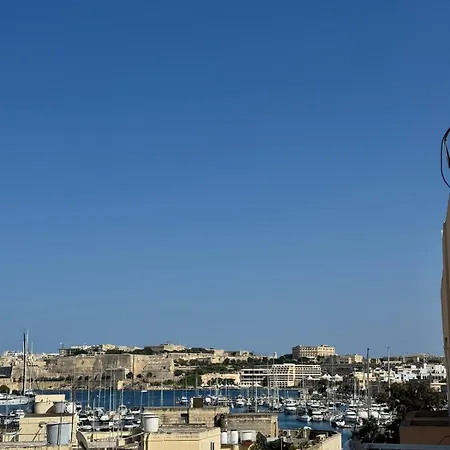 Sea View Seafront Luxury 3-bedroom Apartment Gzira